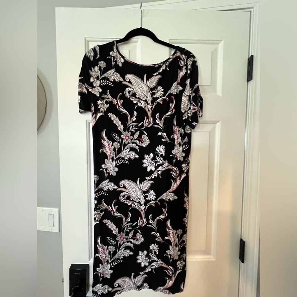 Black house, white market dress